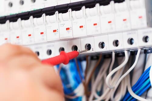 Instalacje elektryczne w obiektach przemysłowych i handlowych